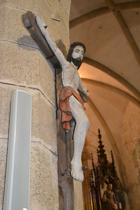 statue : Christ en croix - © Ministère de la Culture (France), Archives départementales des Côtes-d’Armor, Conservation des antiquités et des objets d’art – Tous droits réservés 