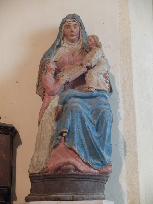 groupe sculpté : Sainte Anne, la Vierge et l'Enfant Jésus - © Ministère de la Culture (France), Archives départementales des Côtes-d’Armor, Conservation des antiquités et des objets d’art – Tous droits réservés