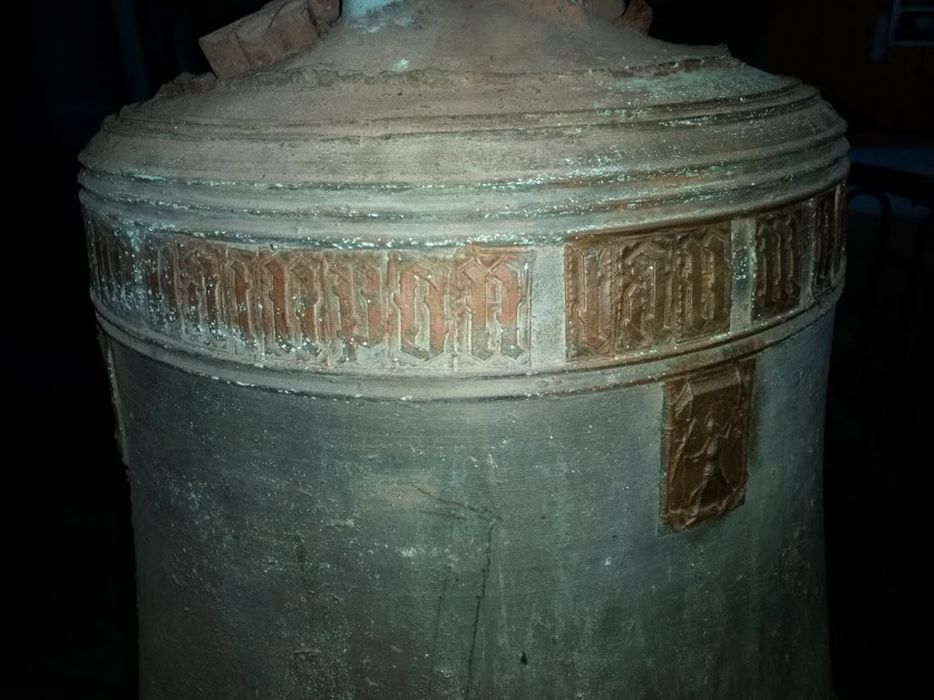 cloche, détail de l’inscription - © Ministère de la Culture (France), Archives départementales des Côtes-d’Armor, Conservation des antiquités et des objets d’art – Tous droits réservés 