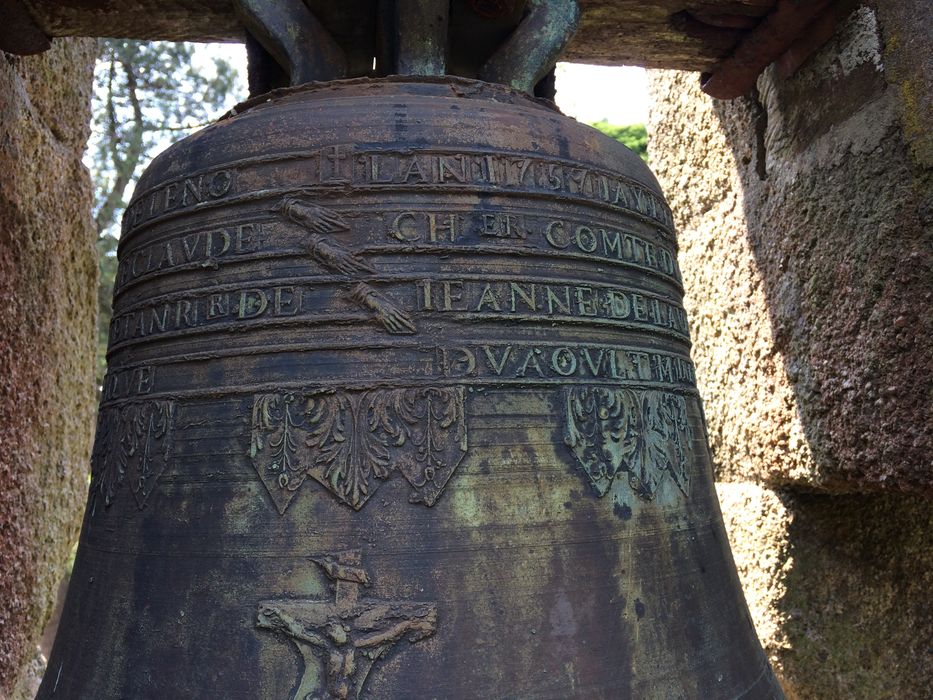 cloche, détail de l’inscription