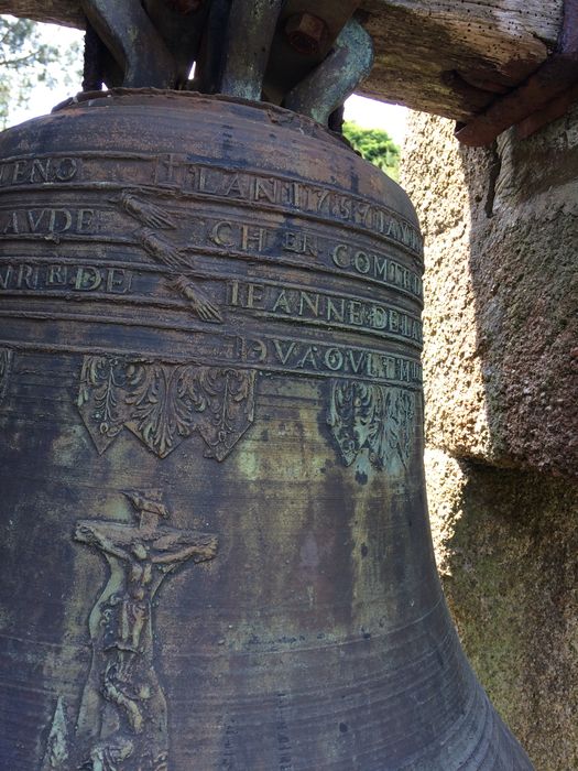 cloche, détail de l’inscription