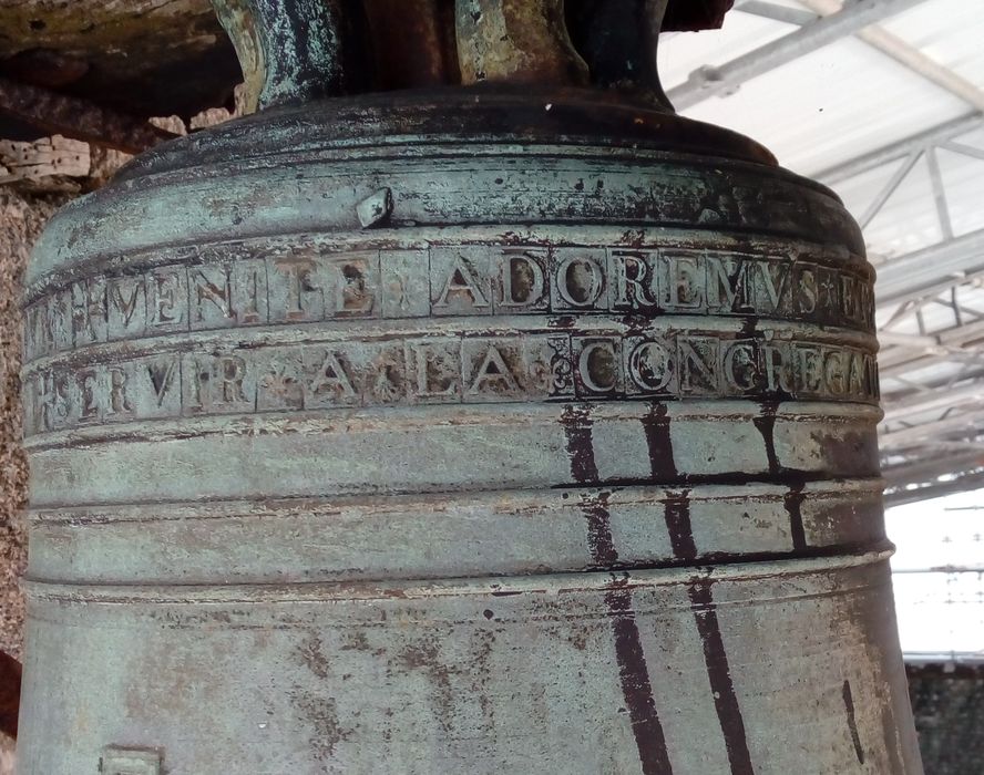 cloche, détail de l’inscription