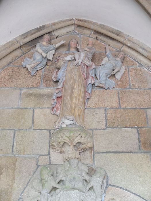 groupe sculpté : Vierge à l'Enfant et deux anges