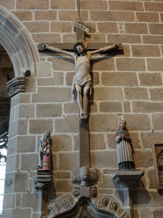 statue : Christ en croix