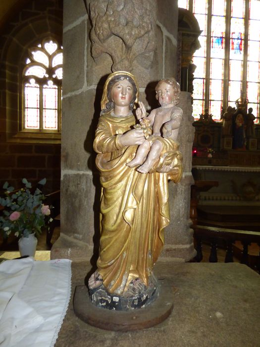 statue : Vierge à l'Enfant