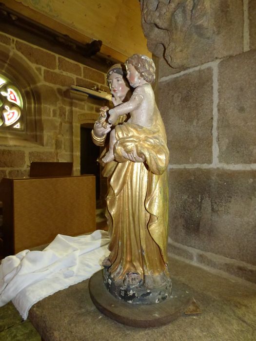 statue : Vierge à l'Enfant