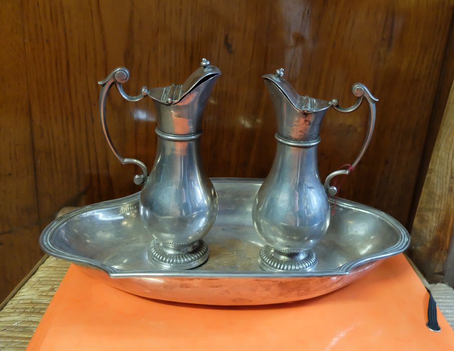Plateau et ses burettes
