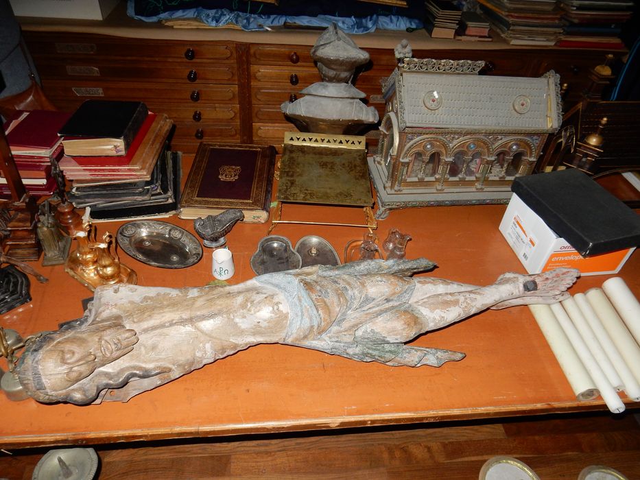 statue : Christ - © Ministère de la Culture (France), Archives départementales des Côtes-d’Armor, Conservation des antiquités et des objets d’art – Tous droits réservés 