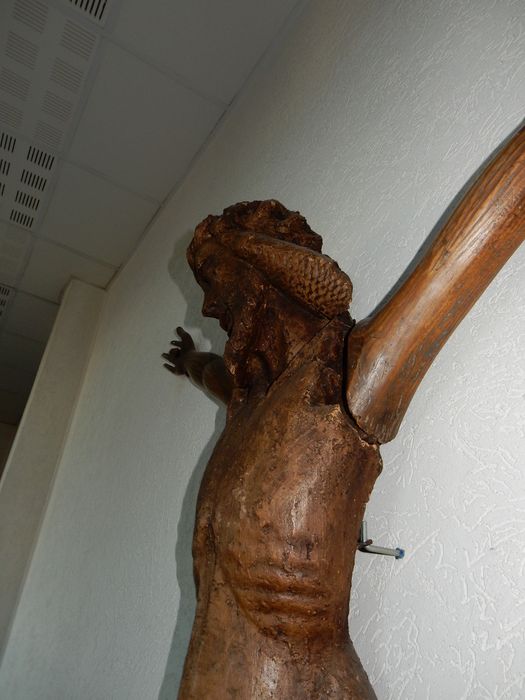 statue : Christ, vue partielle - © Ministère de la Culture (France), Archives départementales des Côtes-d’Armor, Conservation des antiquités et des objets d’art – Tous droits réservés 