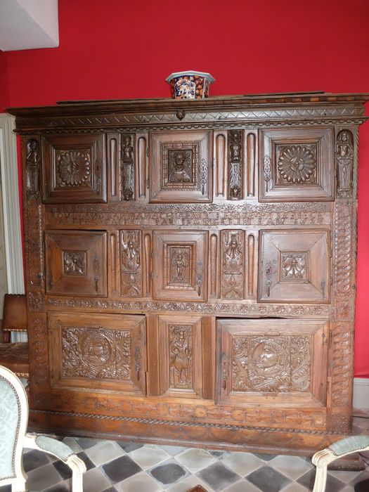 armoire à lin - © Ministère de la Culture (France), Archives départementales des Côtes-d’Armor, Conservation des antiquités et des objets d’art – Tous droits réservés 