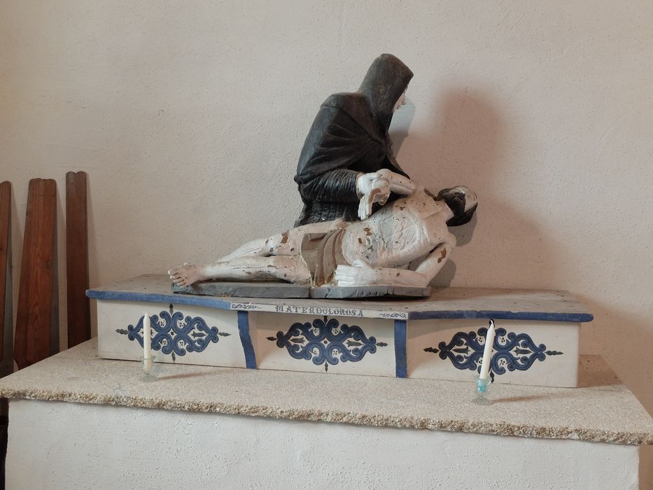 groupe sculpté : Vierge de Pitié - © Ministère de la Culture (France), Archives départementales des Côtes-d’Armor, Conservation des antiquités et des objets d’art – Tous droits réservés