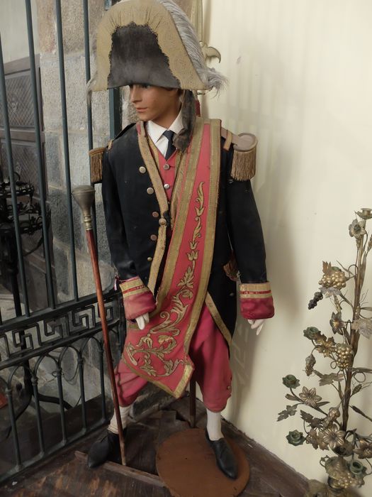 costume de suisse : costume de fête et d'enterrement - © Ministère de la Culture (France), Archives départementales des Côtes-d’Armor, Conservation des antiquités et des objets d’art – Tous droits réservés