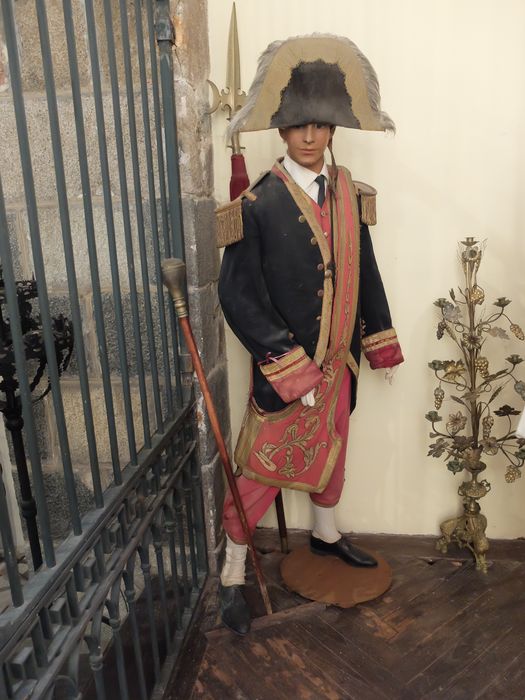 costume de suisse : costume de fête et d'enterrement - © Ministère de la Culture (France), Archives départementales des Côtes-d’Armor, Conservation des antiquités et des objets d’art – Tous droits réservés 