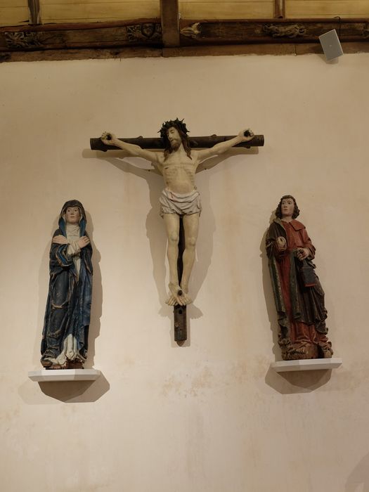 statues : Christ en croix (le), Vierge, saint Jean
