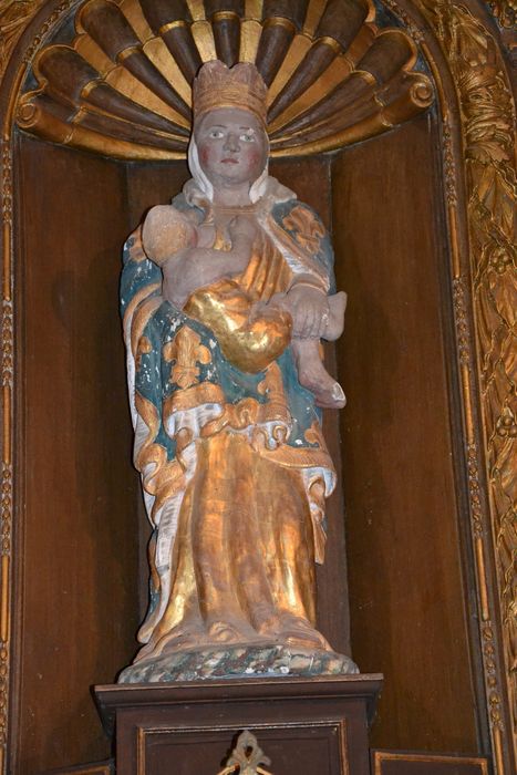 statue : Vierge à l'Enfant allaitant