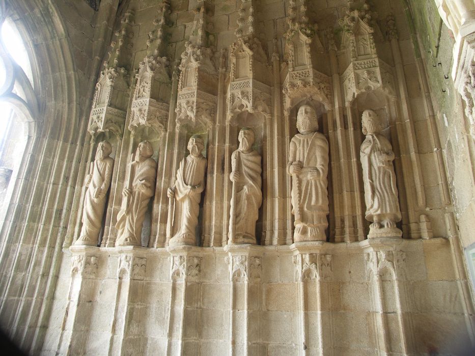 statues : apôtres