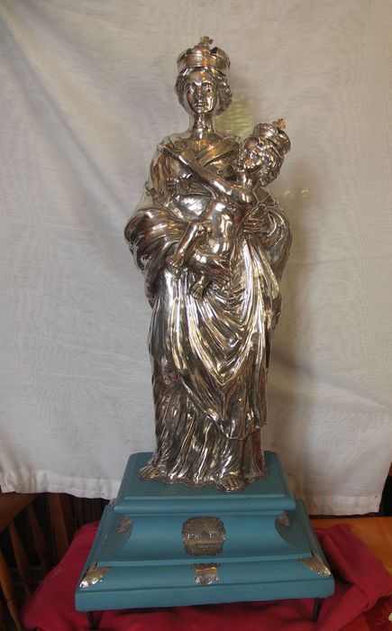 statue : Vierge à l'Enfant