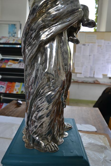 statue : Vierge à l'Enfant, détail