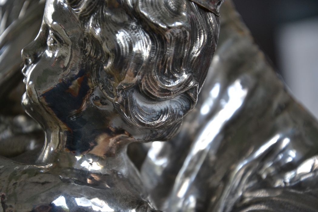 statue : Vierge à l'Enfant, détail