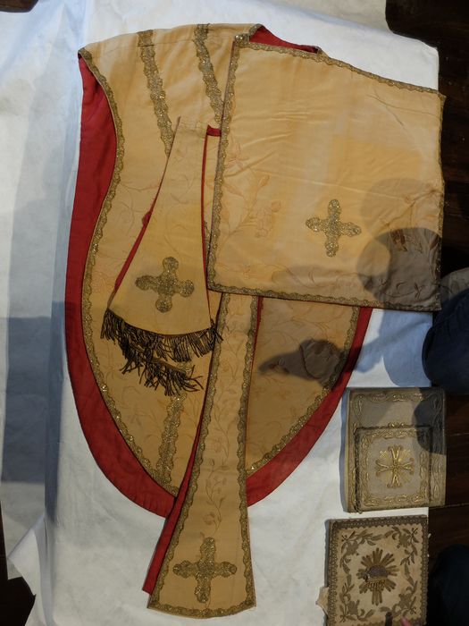 chasuble, étole, voile de calice