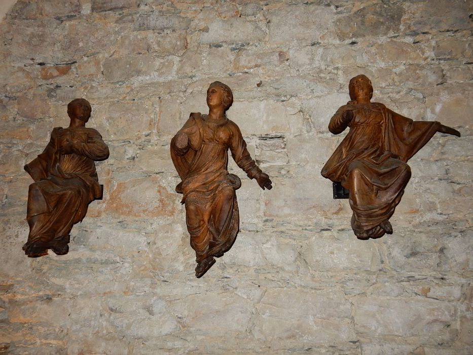 Trois statues : Les Vertus ?