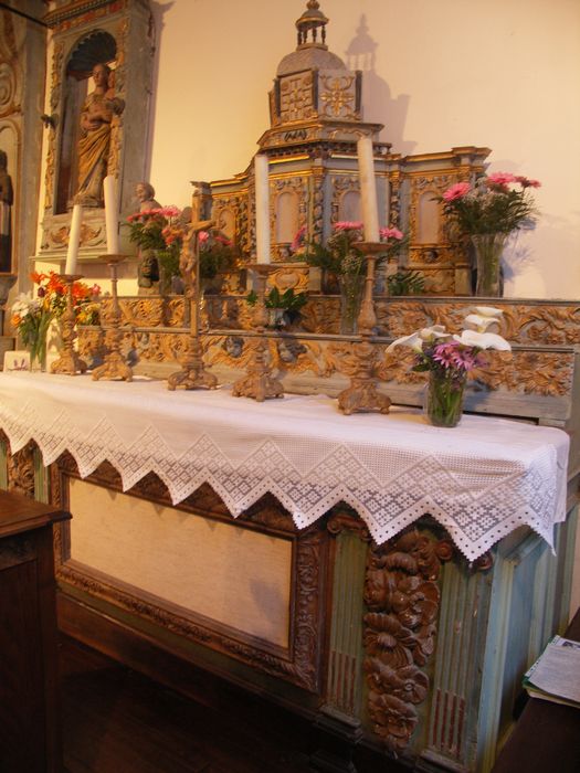 autel, gradins d'autel, tabernacle, retable (contre-table)