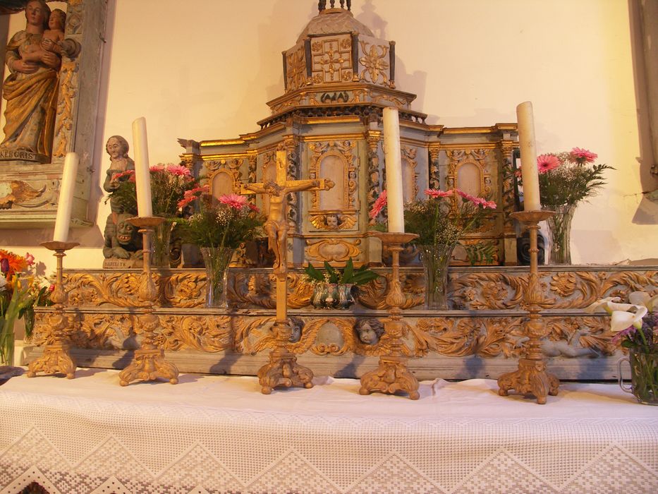 croix d’autel, chandeliers