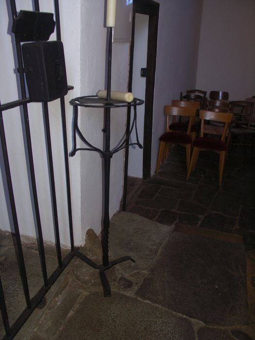 Deux porte-cierges