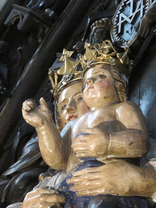 statue : Vierge à l'Enfant dite Notre-Dame de Bonne Nouvelle, détail