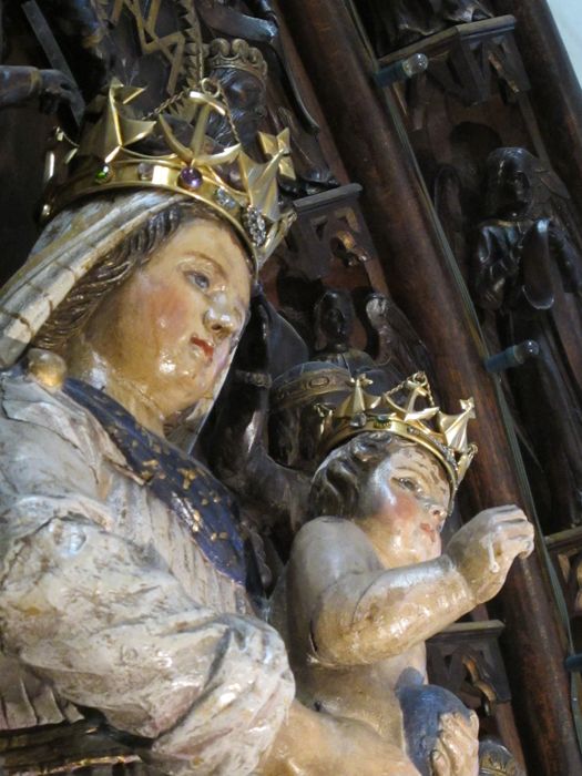 statue : Vierge à l'Enfant dite Notre-Dame de Bonne Nouvelle, détail