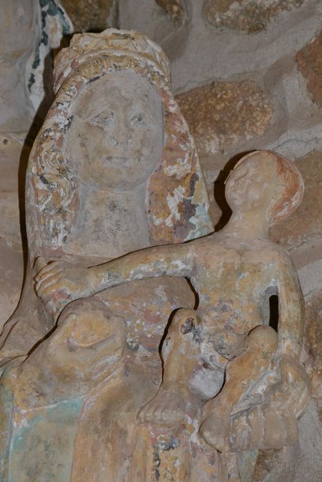 groupe sculpté : sainte Anne, la Vierge et l'Enfant, vue partielle