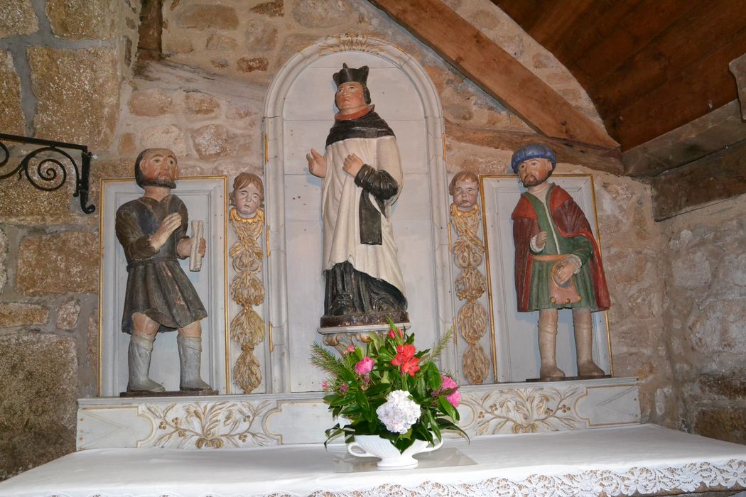 groupe sculpté, retable : saint Yves le riche et le pauvre