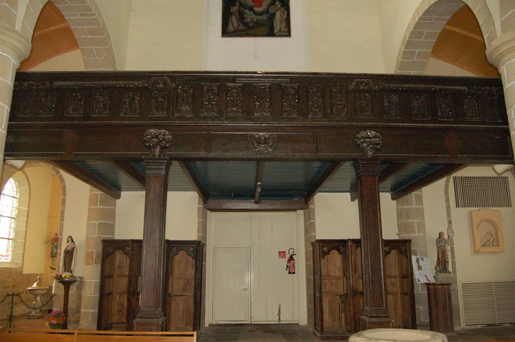 reliefs de la tribune: le Lion de Nemée, l'Hydre de lerne, les Pommes d'or du jardin des Hespérides, le Géant Antée, Déjanire remet à Hercule la tunique de Nessus