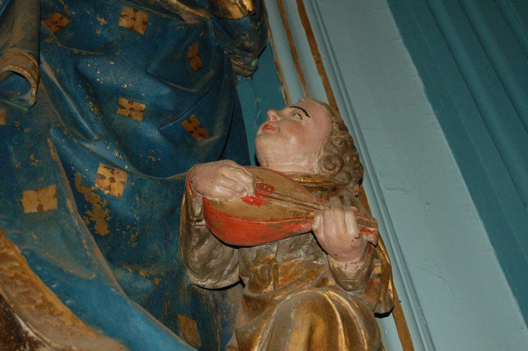 groupe sculpté : Vierge à l'Enfant avec anges musiciens, détail