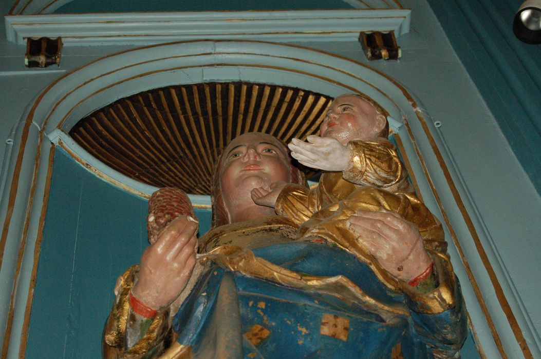groupe sculpté : Vierge à l'Enfant avec anges musiciens, détail