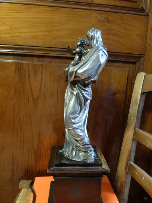 statue : Vierge à l'Enfant