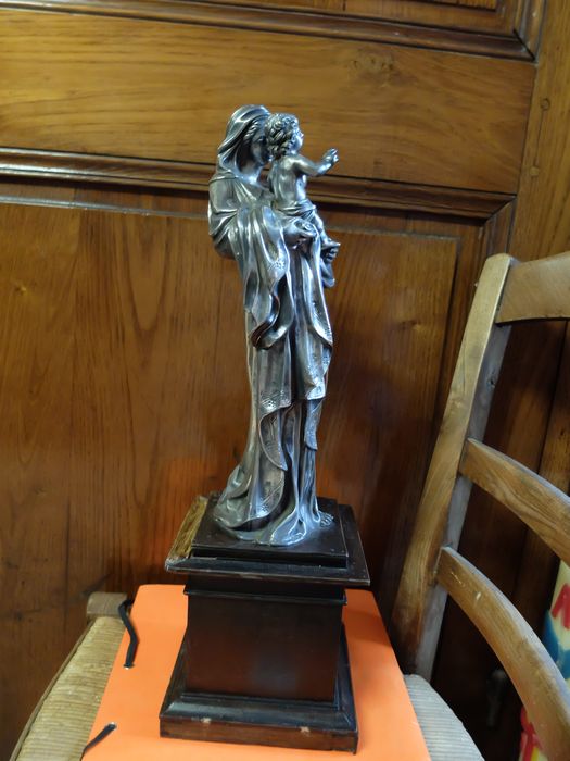 statue : Vierge à l'Enfant