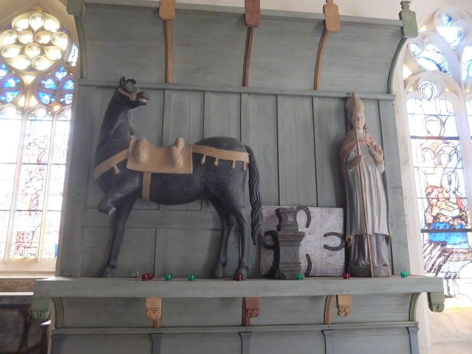 Deux statues : Saint Eloi et son cheval