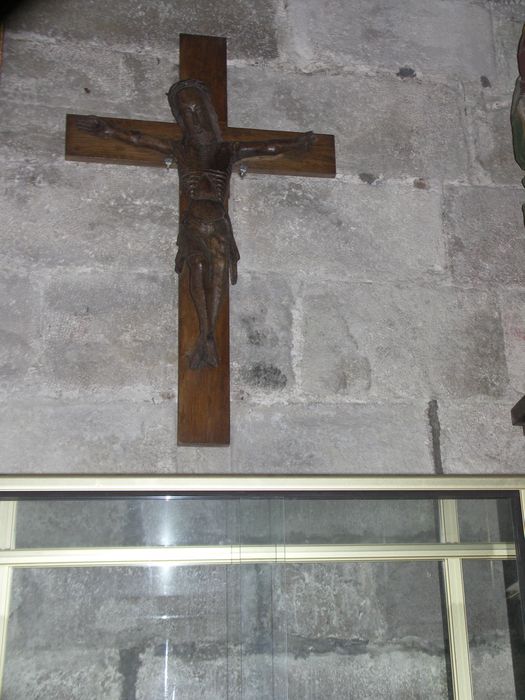 statue : Christ en croix 3