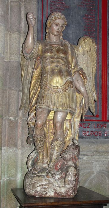 groupe sculpté : Saint Michel