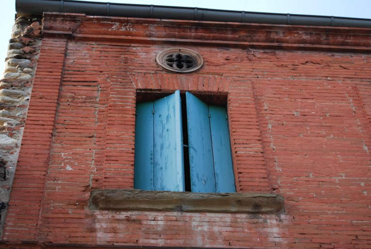 Elévation antérieure sur la rue de la Papeterie : détail fenêtre du deuxième étage