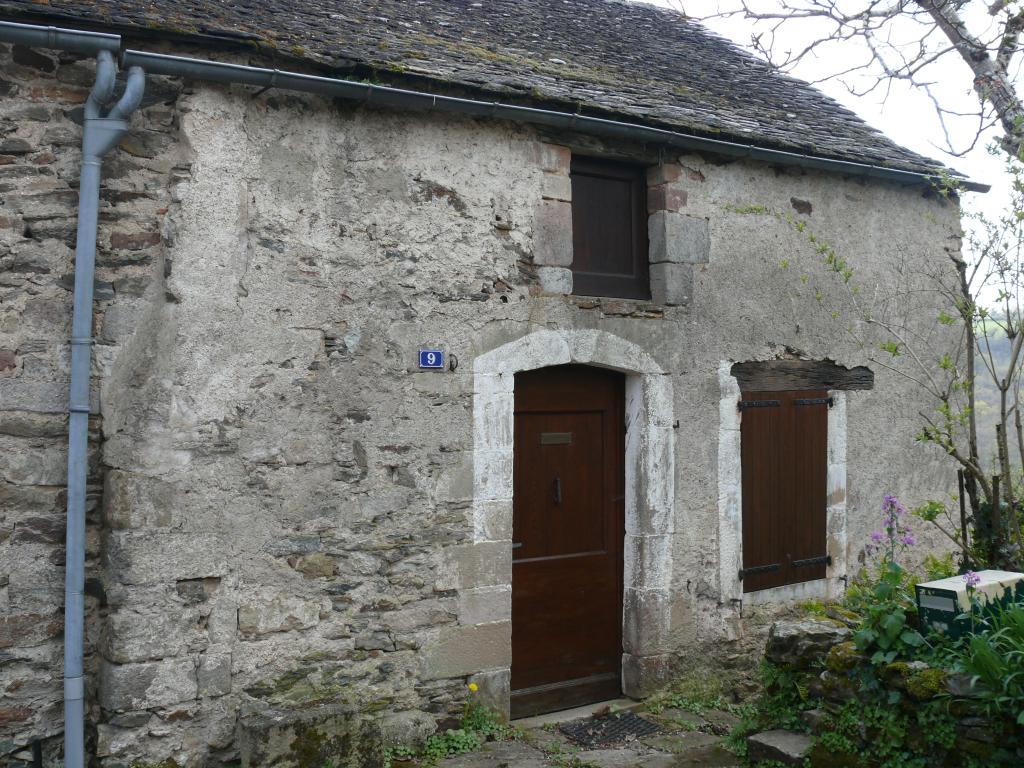 Elévation nord-ouest sur la rue du château, vue d'ensemble.