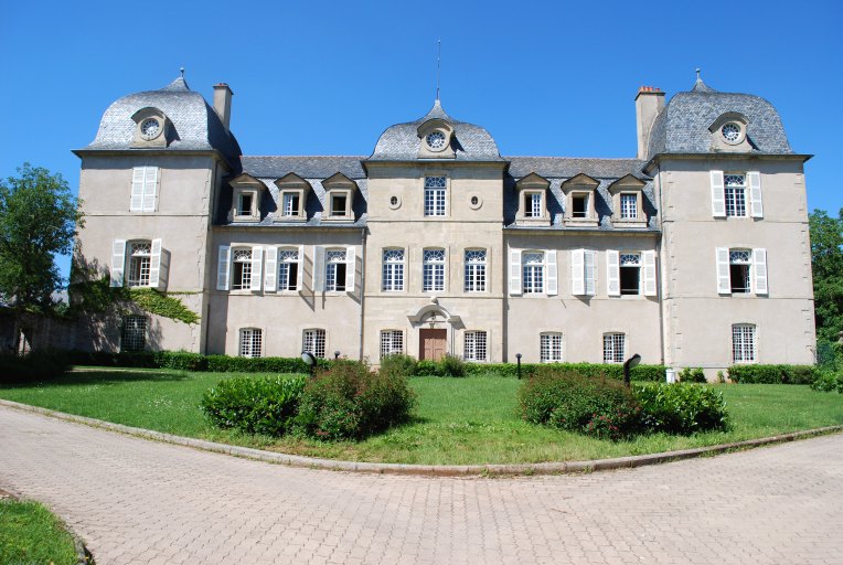 Corps de logis, façade sud, sur la cour.