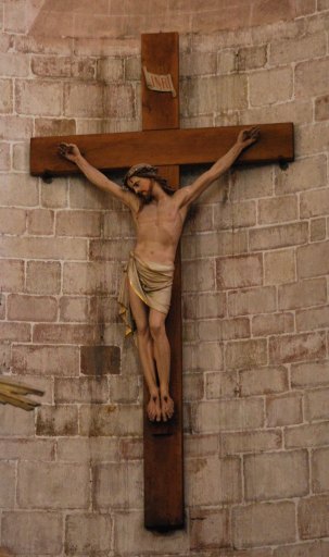 Statue : Christ en croix.