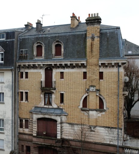 Les étages de la façade arrière.
