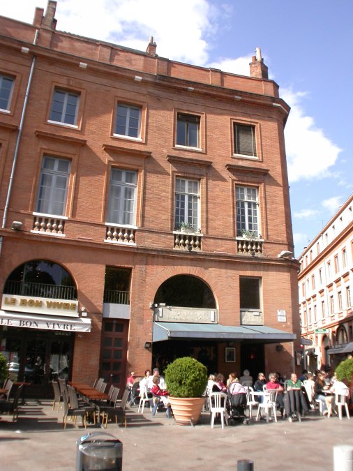 Elévation sur la place Wilson.