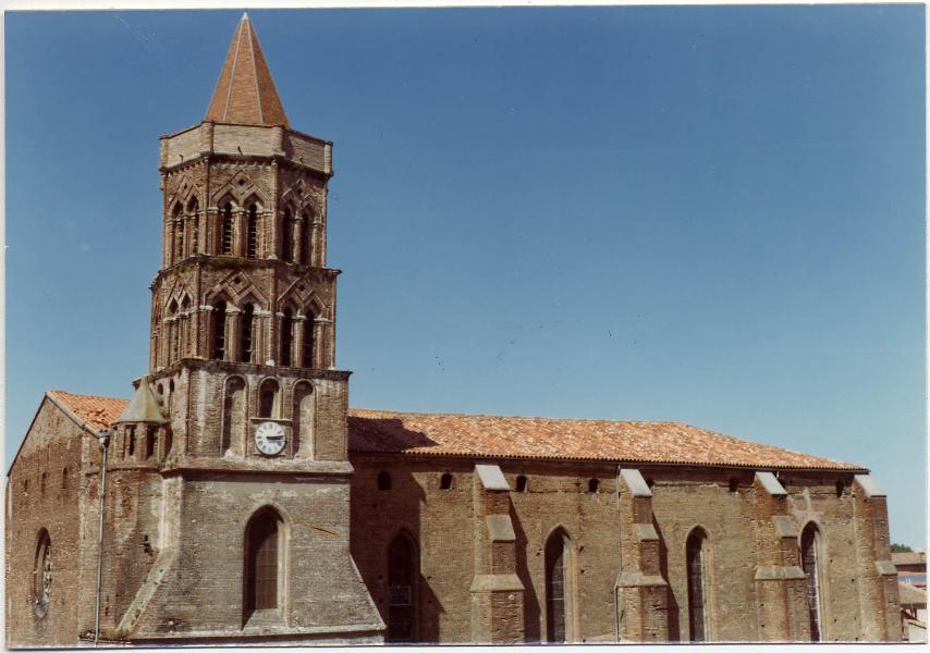 Vue générale de l'église Saint-Nicolas. Aout 1974.