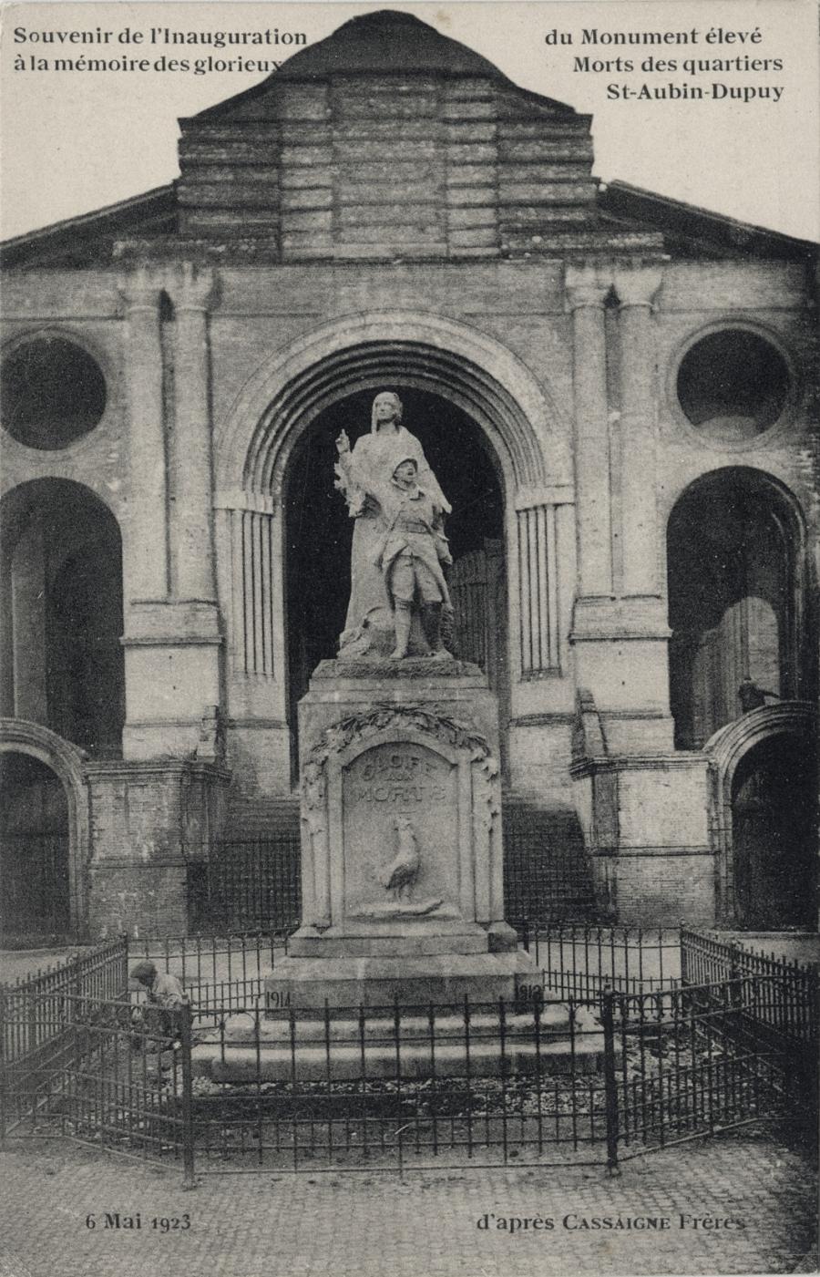 Souvenir de l'inauguration du monument"élevé à la mémoire des glorieux morts des quartiers St-Aubin - Dupuy. 6 mai 1923. d'après Cassaigne Frères". Collection Robert Espanol.