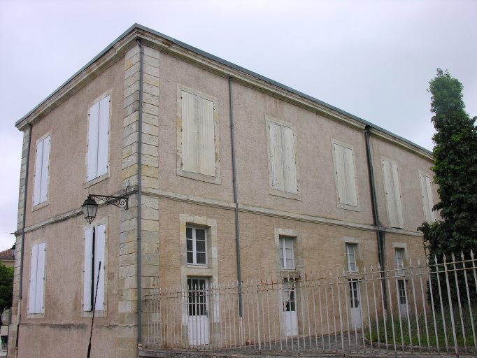 Aile ouest vue depuis la rue Nationale.