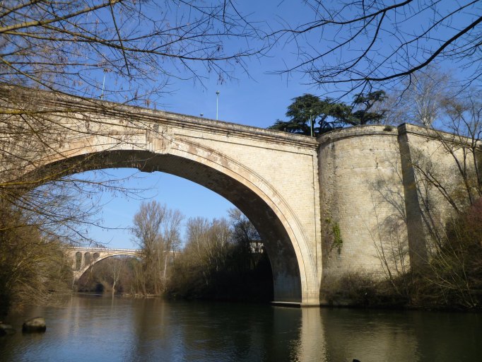 Vue depuis le sud, au fond le pont Séjourné.